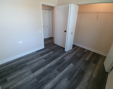4752 S Wabash Avenue - Photo Thumbnail 2