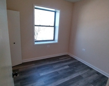 4752 S Wabash Avenue - Photo Thumbnail 9
