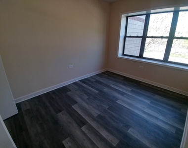 4752 S Wabash Avenue - Photo Thumbnail 3