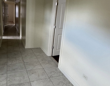 6728 S Langley Avenue - Photo Thumbnail 11