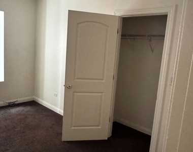 6728 S Langley Avenue - Photo Thumbnail 4