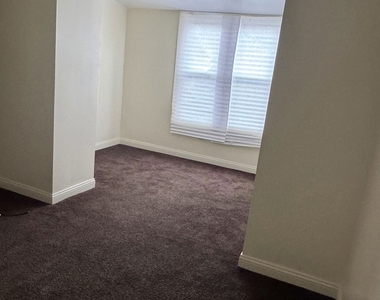 6728 S Langley Avenue - Photo Thumbnail 3
