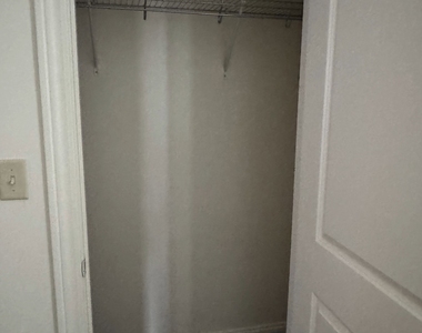 6728 S Langley Avenue - Photo Thumbnail 5