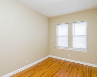 2344 N Kenneth Avenue - Photo Thumbnail 4