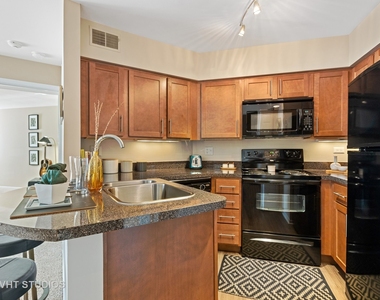 1601 Westminster Drive - Photo Thumbnail 24