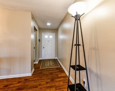 53 Doranne Court Se - Photo Thumbnail 4