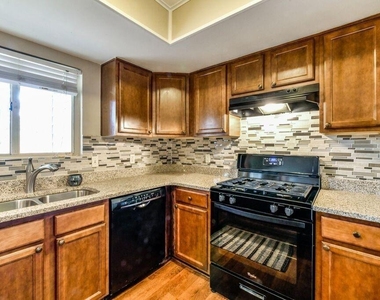 53 Doranne Court Se - Photo Thumbnail 5
