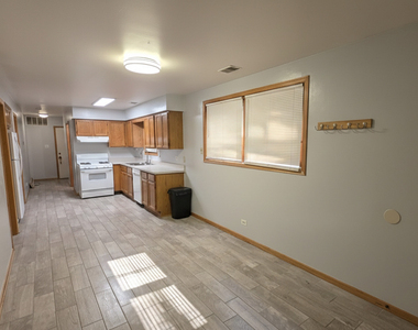 445 W 37th Street - Photo Thumbnail 2