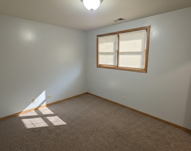 445 W 37th Street - Photo Thumbnail 3