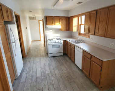 445 W 37th Street - Photo Thumbnail 1