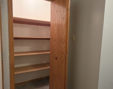 445 W 37th Street - Photo Thumbnail 4