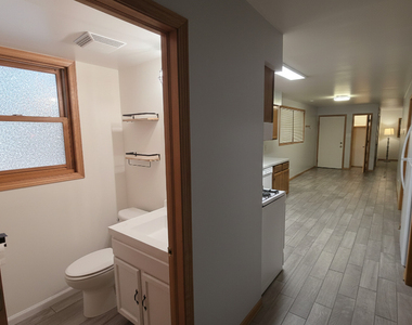 445 W 37th Street - Photo Thumbnail 6