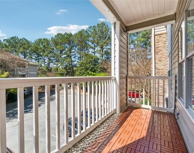 2700 Pine Tree Road Ne - Photo Thumbnail 3