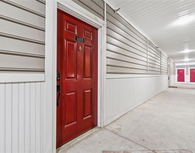 2700 Pine Tree Road Ne - Photo Thumbnail 5