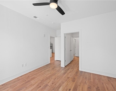 456 Flat Shoals Avenue Se - Photo Thumbnail 16