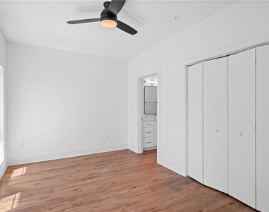 456 Flat Shoals Avenue Se - Photo Thumbnail 17