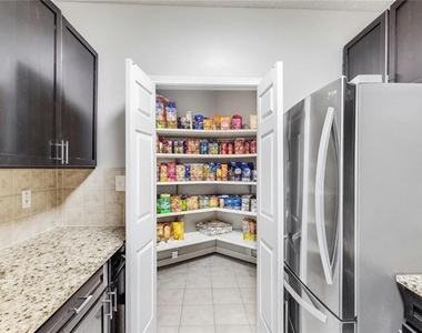 1250 Parkwood Circle Se - Photo Thumbnail 6