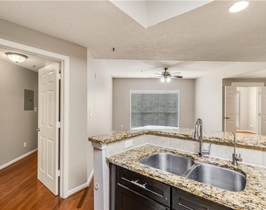 1250 Parkwood Circle Se - Photo Thumbnail 12
