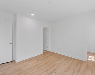 237 Howard Street Ne - Photo Thumbnail 11