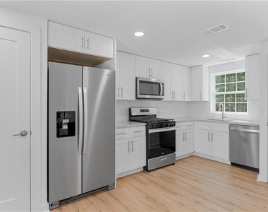 237 Howard Street Ne - Photo Thumbnail 5