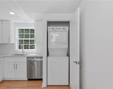 237 Howard Street Ne - Photo Thumbnail 8