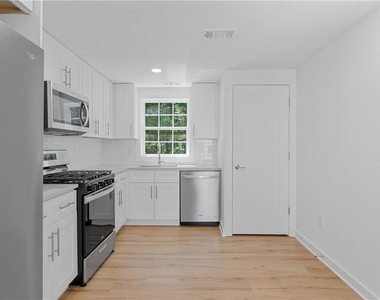 237 Howard Street Ne - Photo Thumbnail 6