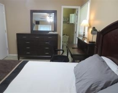 3760 Cedar Hurst Way - Photo Thumbnail 7