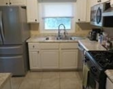 3760 Cedar Hurst Way - Photo Thumbnail 2