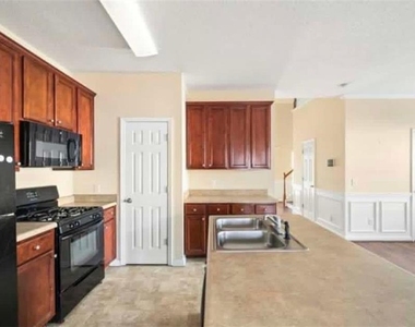 2162 Capella Circle Sw - Photo Thumbnail 4