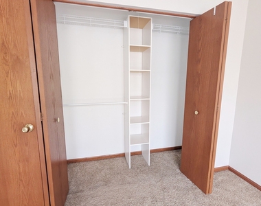 1713 Fieldstone Drive N - Photo Thumbnail 10