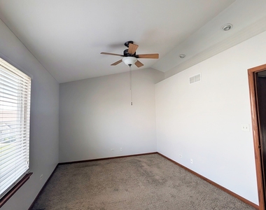 1713 Fieldstone Drive N - Photo Thumbnail 6