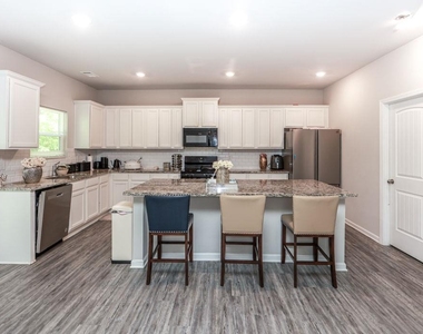 317 Pinewood Drive - Photo Thumbnail 2