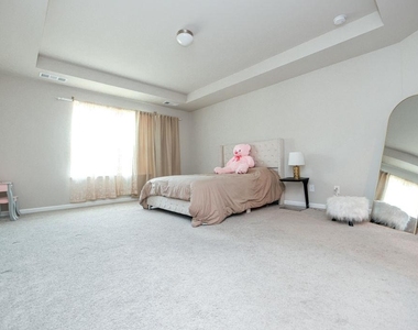 317 Pinewood Drive - Photo Thumbnail 16