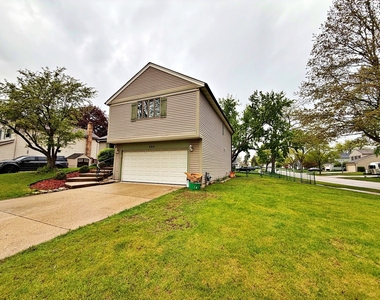 800 W Beechtree Lane - Photo Thumbnail 1
