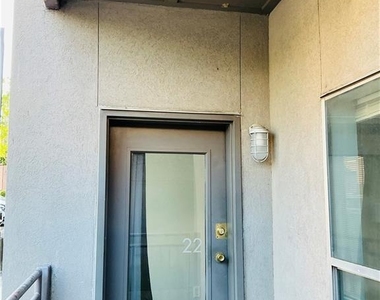 238 Walker Street Sw - Photo Thumbnail 2