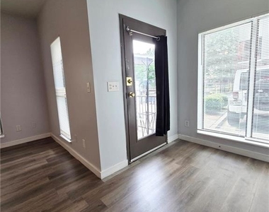 238 Walker Street Sw - Photo Thumbnail 9