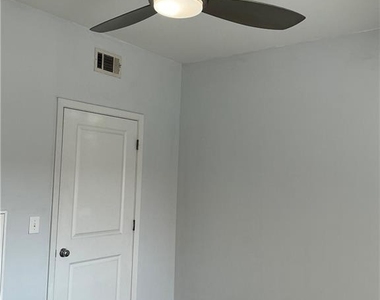 238 Walker Street Sw - Photo Thumbnail 16