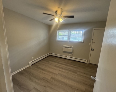 105 E Grove Street - Photo Thumbnail 5