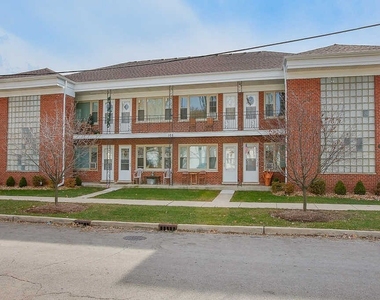 105 E Grove Street - Photo Thumbnail 7