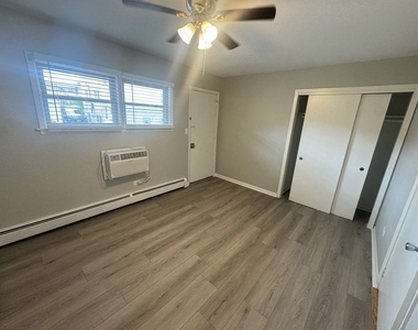 105 E Grove Street - Photo Thumbnail 6