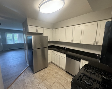 105 E Grove Street - Photo Thumbnail 3