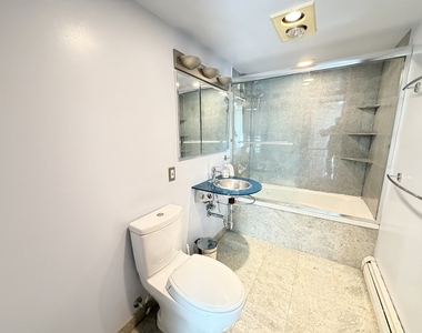 5557 S Harper Avenue - Photo Thumbnail 11