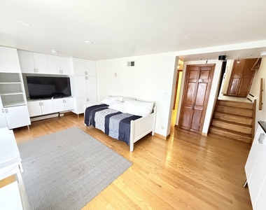 5557 S Harper Avenue - Photo Thumbnail 13