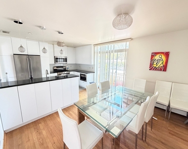 5557 S Harper Avenue - Photo Thumbnail 1