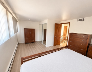 5557 S Harper Avenue - Photo Thumbnail 9