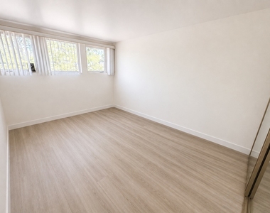 5557 S Harper Avenue - Photo Thumbnail 10