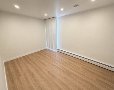 5557 S Harper Avenue - Photo Thumbnail 14