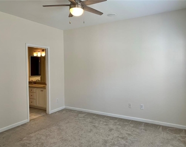 1733 Oakbrook Lane Nw - Photo Thumbnail 8