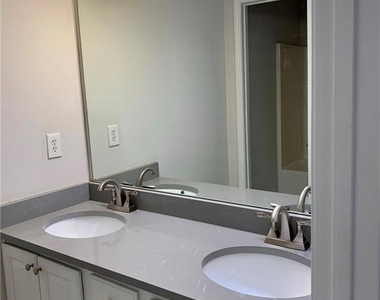 1733 Oakbrook Lane Nw - Photo Thumbnail 13