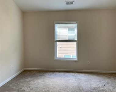 1733 Oakbrook Lane Nw - Photo Thumbnail 14